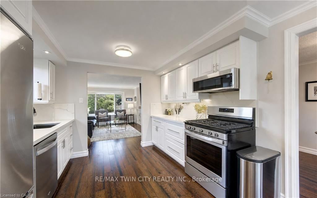 11 WOODBOROUGH Place • Cambridge, ON photo 5