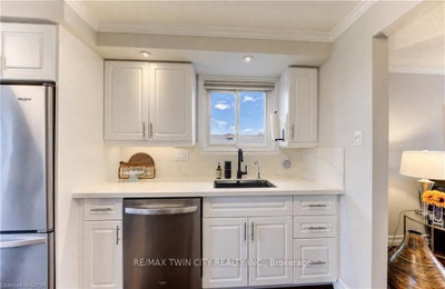 11 WOODBOROUGH Place • Cambridge, ON photo 8