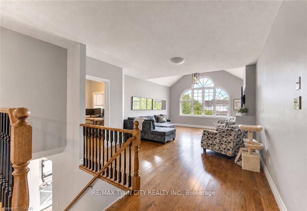 231 STEEPLERIDGE Street • Kitchener, ON photo 16