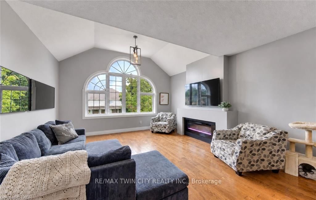 231 STEEPLERIDGE Street • Kitchener, ON photo 17