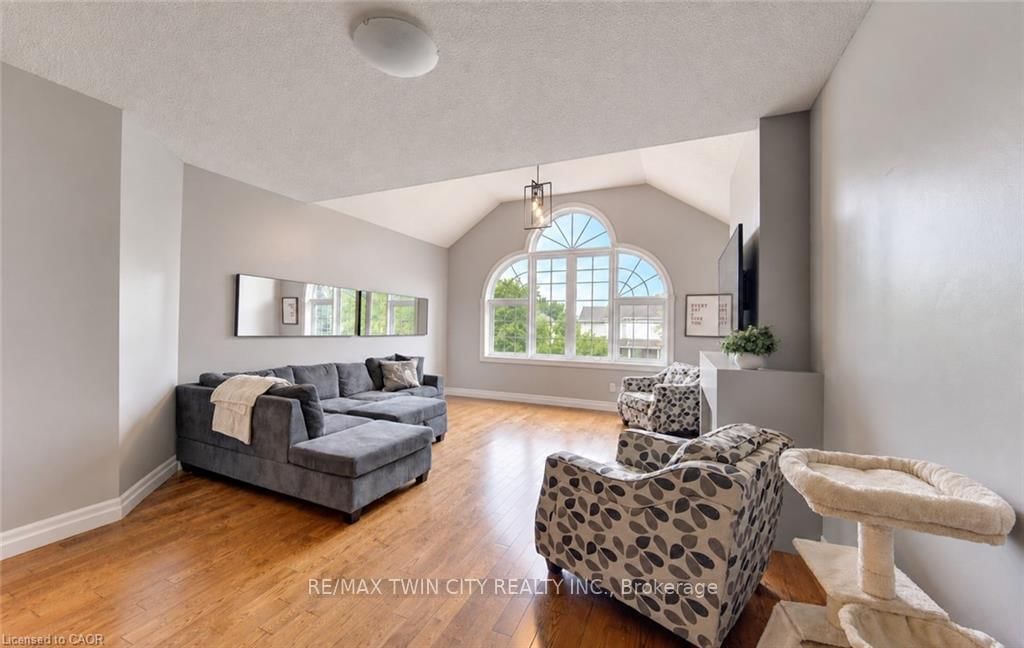 231 STEEPLERIDGE Street • Kitchener, ON photo 20