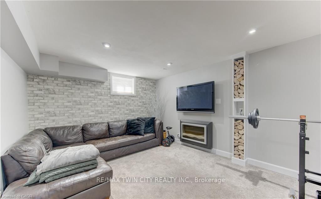 231 STEEPLERIDGE Street • Kitchener, ON photo 33