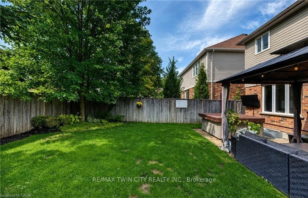 231 STEEPLERIDGE Street • Kitchener, ON photo 40