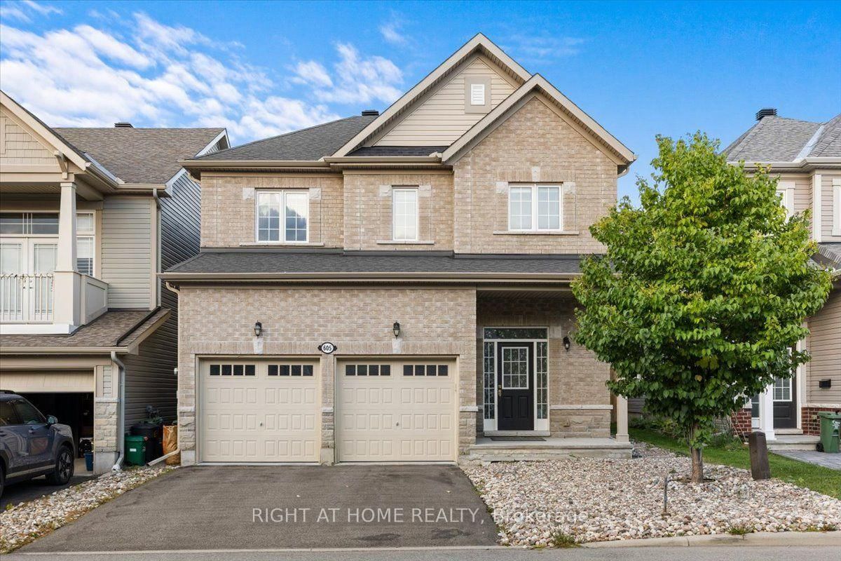 605 Silver Spruce Way • Ottawa, ON photo 1