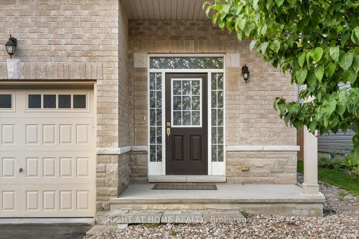 605 Silver Spruce Way • Ottawa, ON photo 3