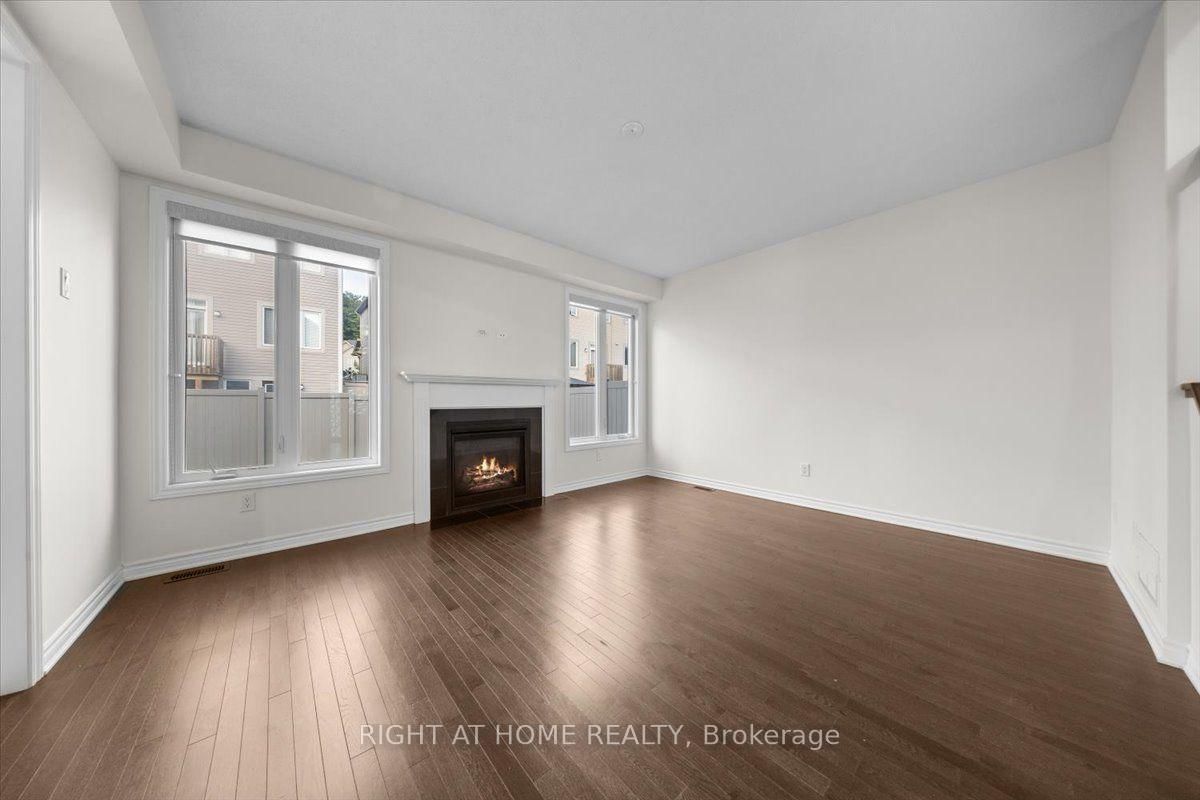 605 Silver Spruce Way • Ottawa, ON photo 8