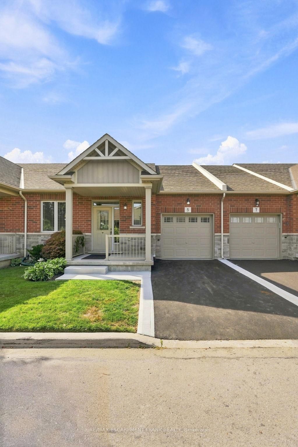 5 Murphy Lane • Hamilton, ON photo 2