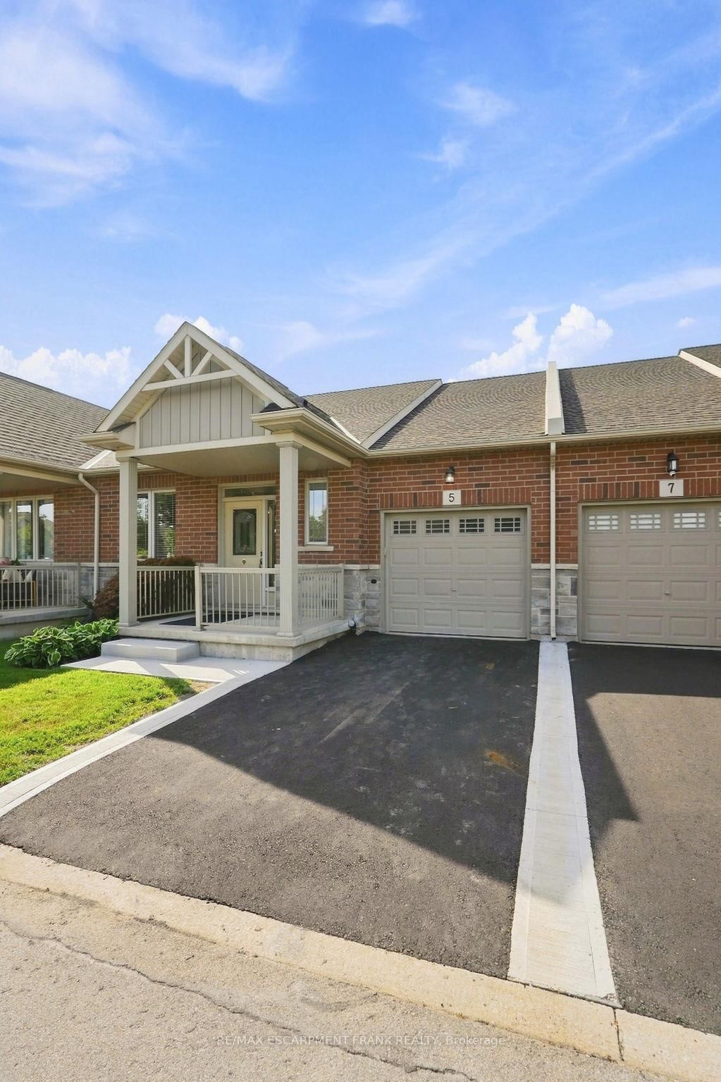 5 Murphy Lane • Hamilton, ON photo 3