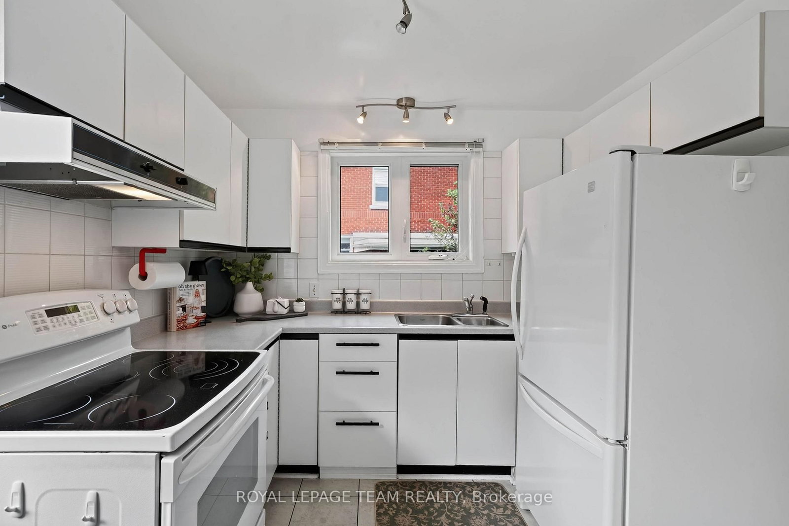 12 Lenore Place • Ottawa, ON photo 14