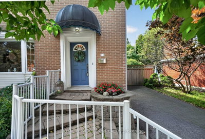 12 Lenore Place • Ottawa, ON photo 2