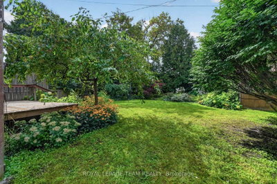 12 Lenore Place • Ottawa, ON photo 3