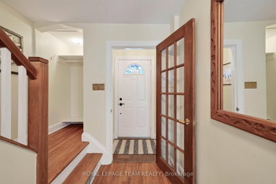 12 Lenore Place • Ottawa, ON photo 4