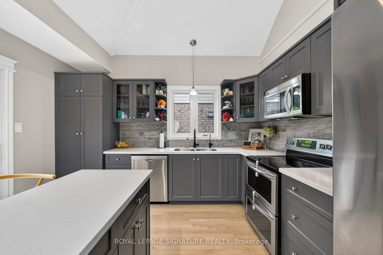 16 Pine Ridge Drive • Guelph, ON photo 8