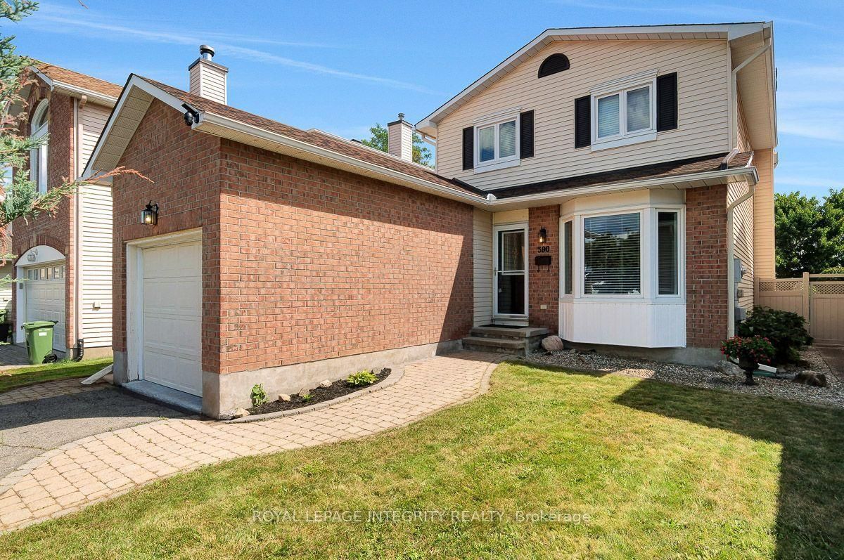 390 Oaklawn Crescent • Orleans, ON photo 2