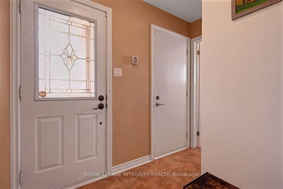 390 Oaklawn Crescent • Orleans, ON photo 4