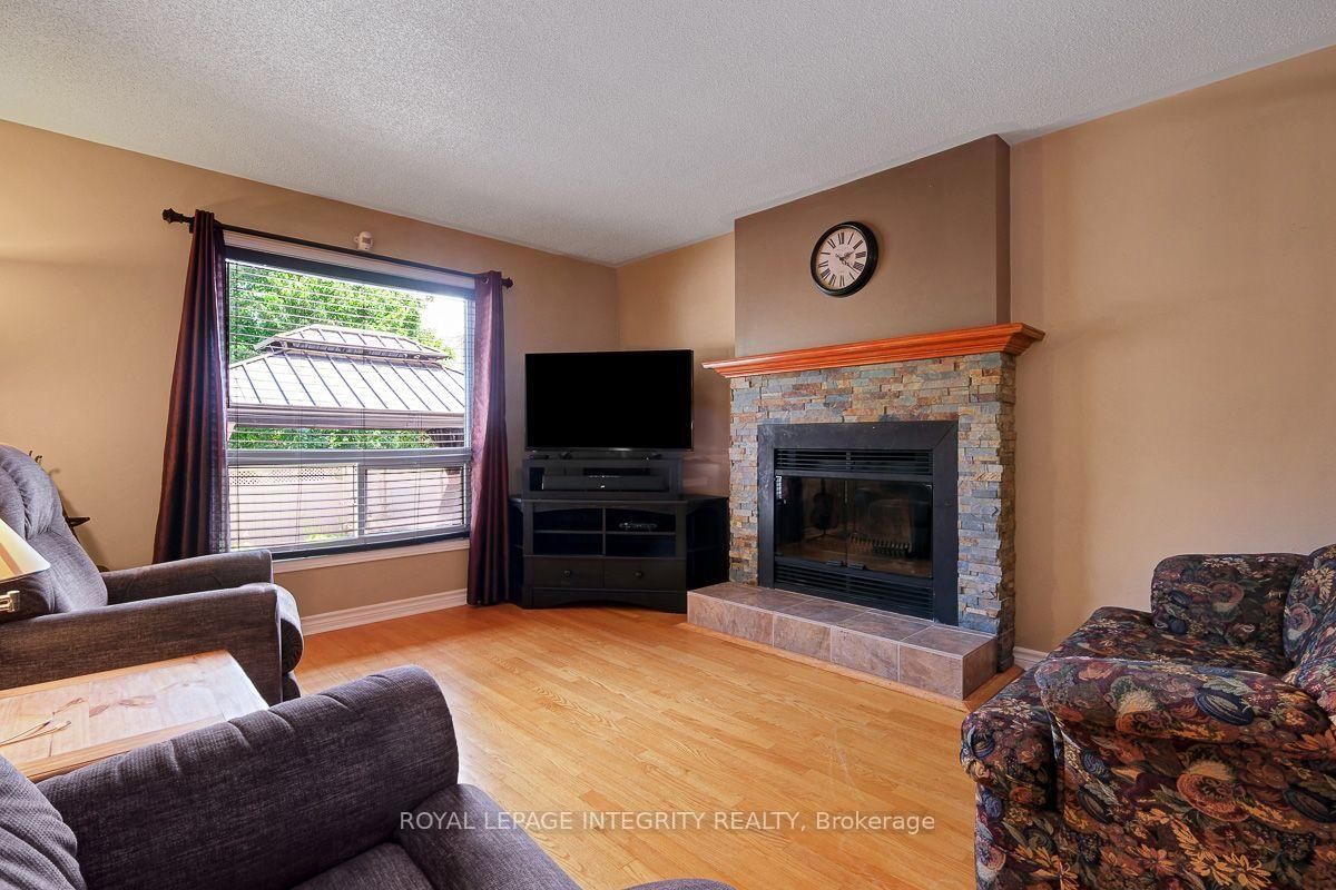 390 Oaklawn Crescent • Orleans, ON photo 6