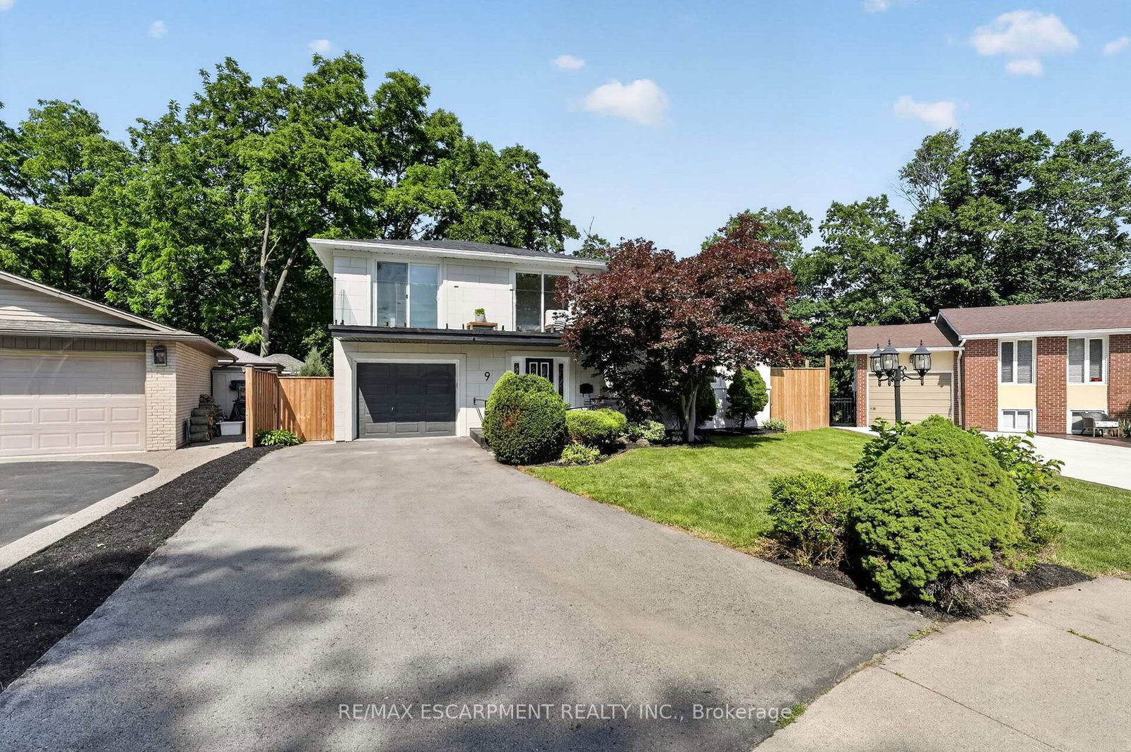 9 Leslie Drive • Hamilton, ON photo 3
