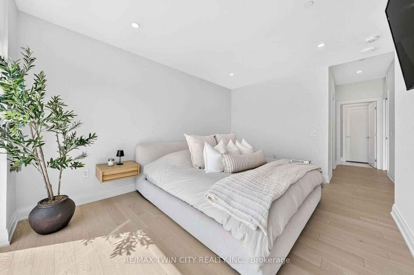 71 Wyndham Street S • #601 • Guelph, ON photo 27