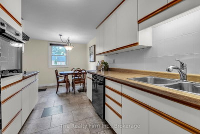 598 Durham Crescent • #12 • Woodstock, ON photo 8