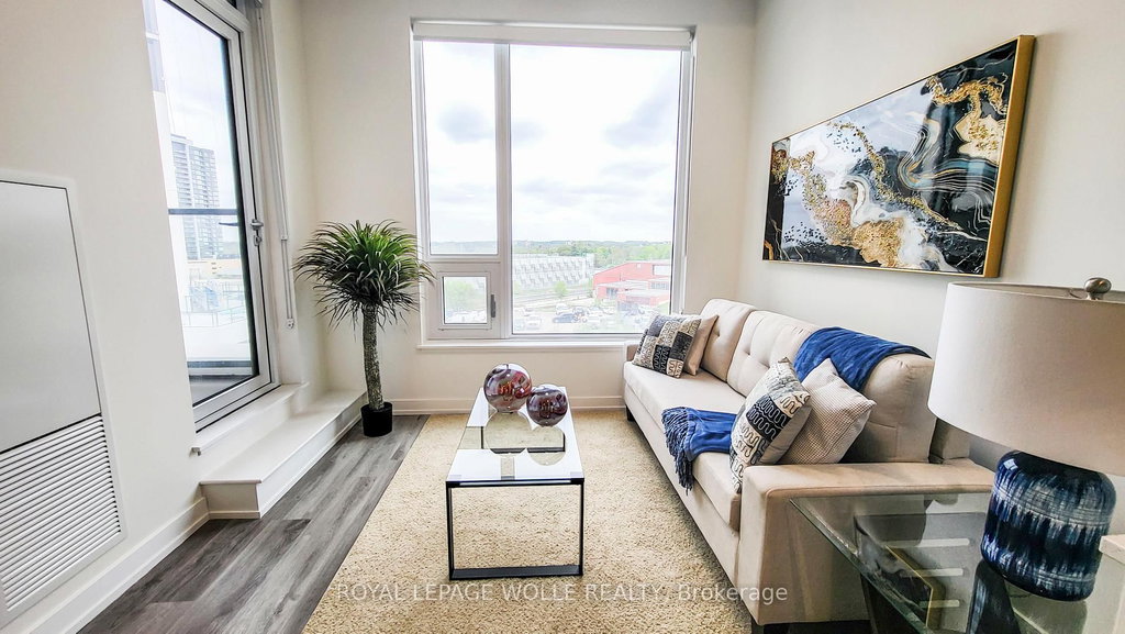 304 - 15 Wellington Street S 3