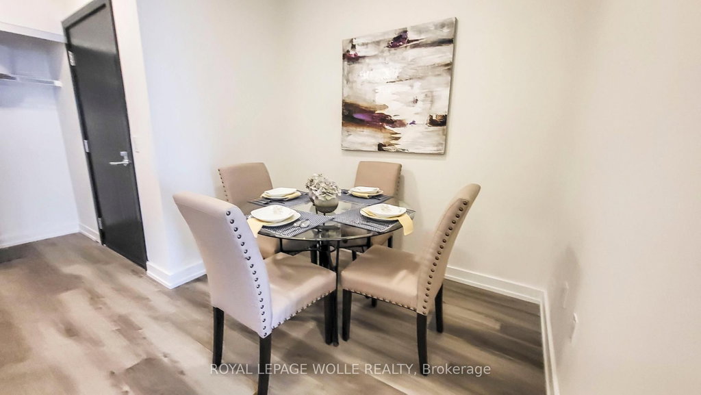 304 - 15 Wellington Street S 5