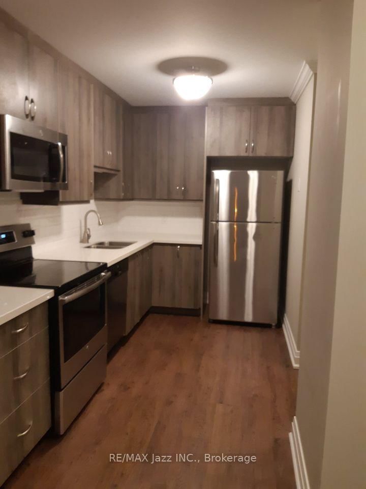 106 - 26 Spencer Street E