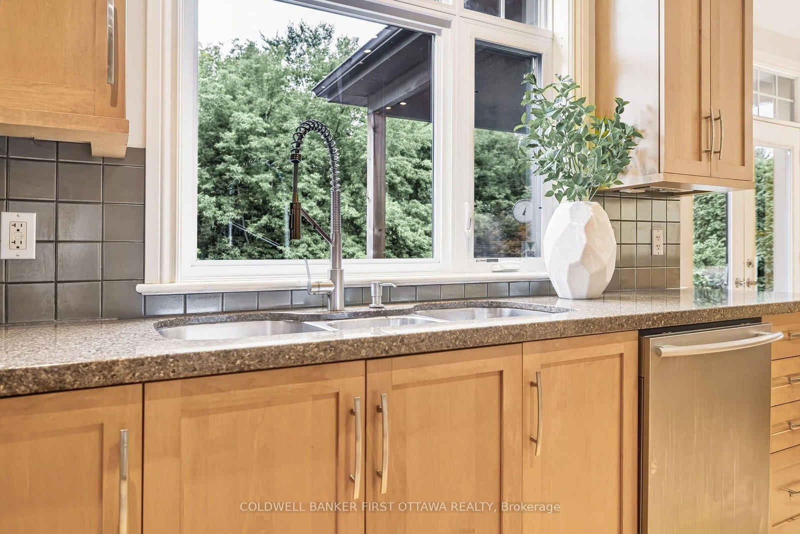 48 BERT G ARGUE Drive • Stittsville, ON photo 15
