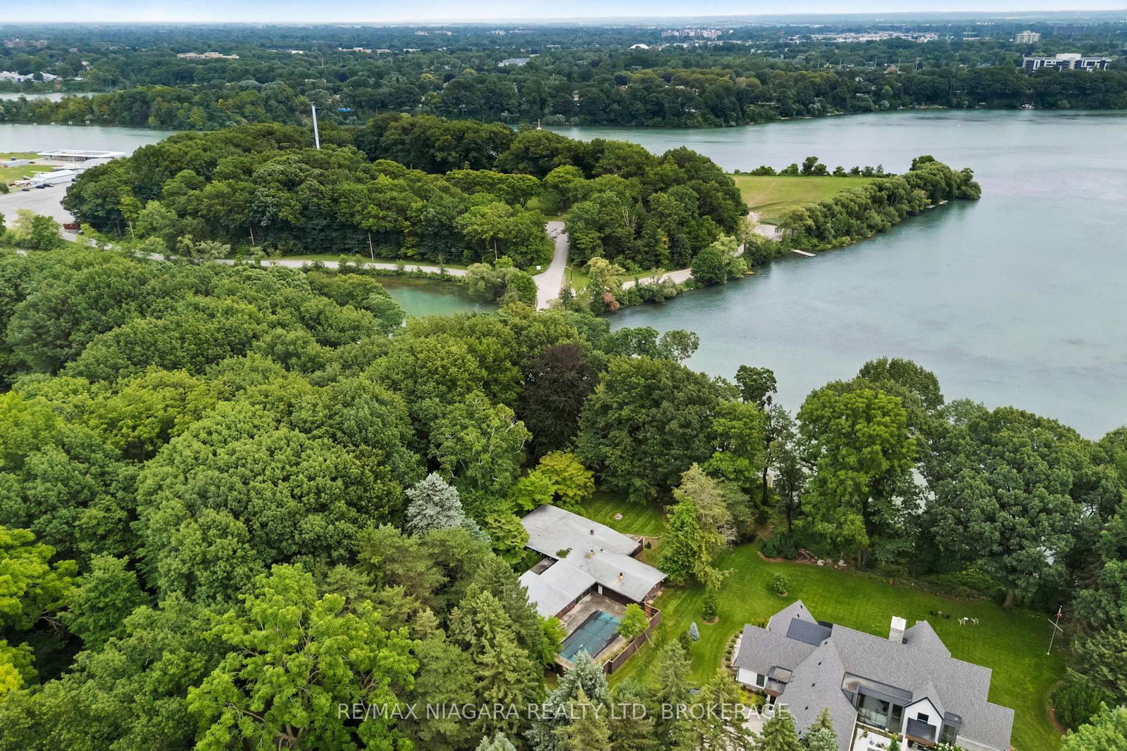 45 Port Master Drive • St. Catharines, ON photo 16