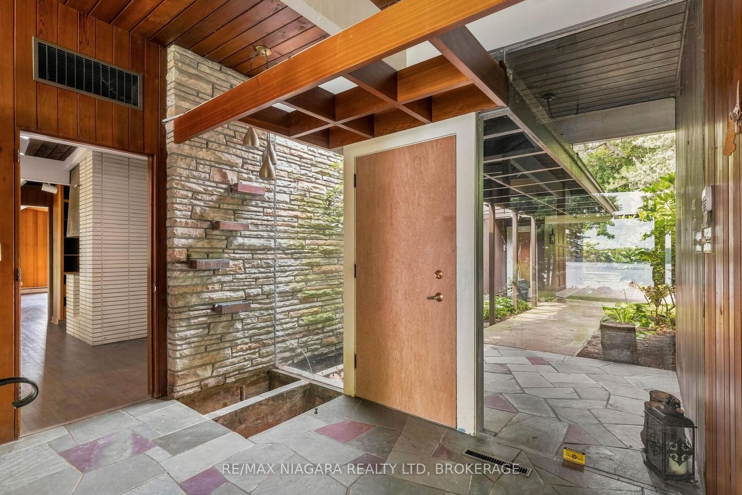 45 Port Master Drive • St. Catharines, ON photo 4