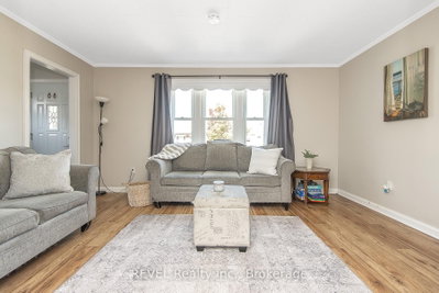 12 Garnet Street • St. Catharines, ON photo 4