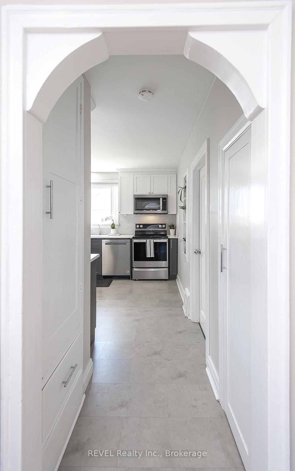 12 Garnet Street • St. Catharines, ON photo 9