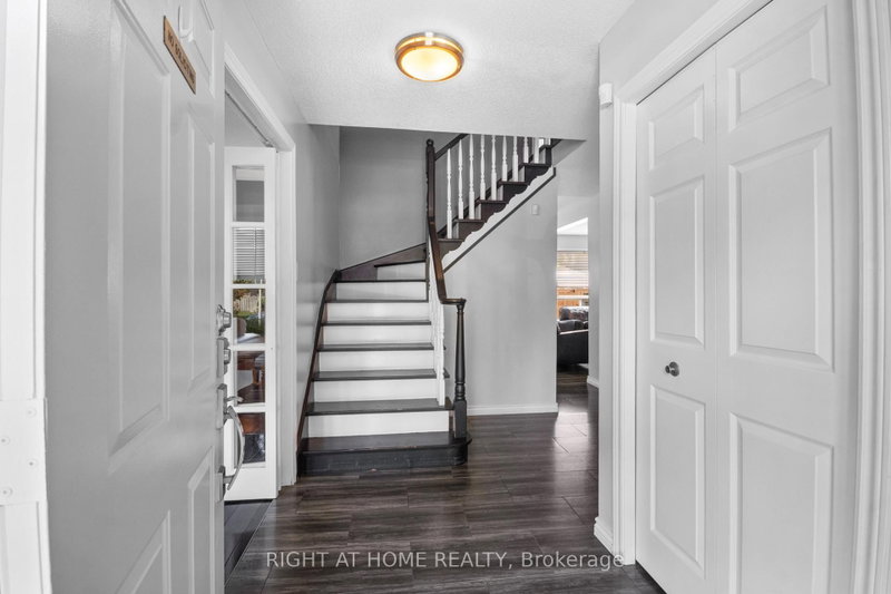 14 Duncan Cres photo 4
