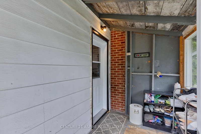 648 Moffat Street