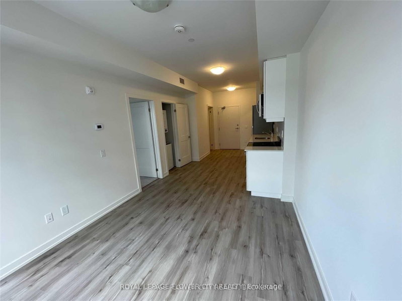 206 - 247 Northfield Drive E