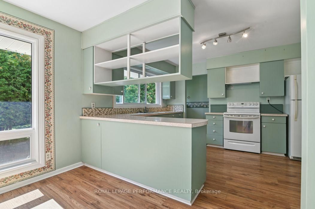 18 Honey Gables Drive • Ottawa, ON photo 12