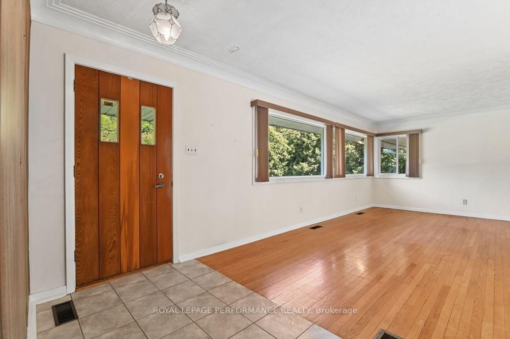 18 Honey Gables Drive • Ottawa, ON photo 3