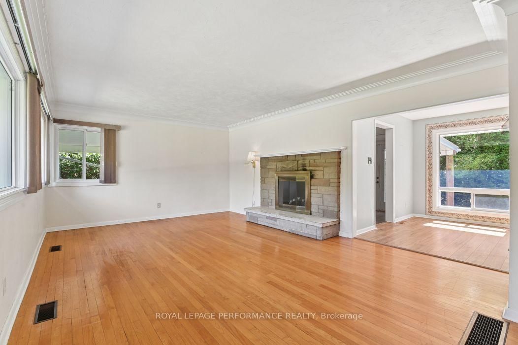 18 Honey Gables Drive • Ottawa, ON photo 6