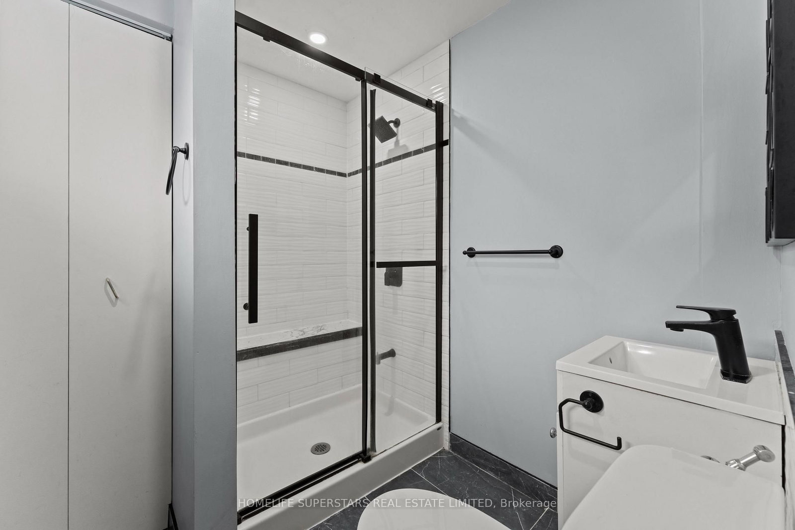 9925 Holly Crescent • Windsor, ON photo 26