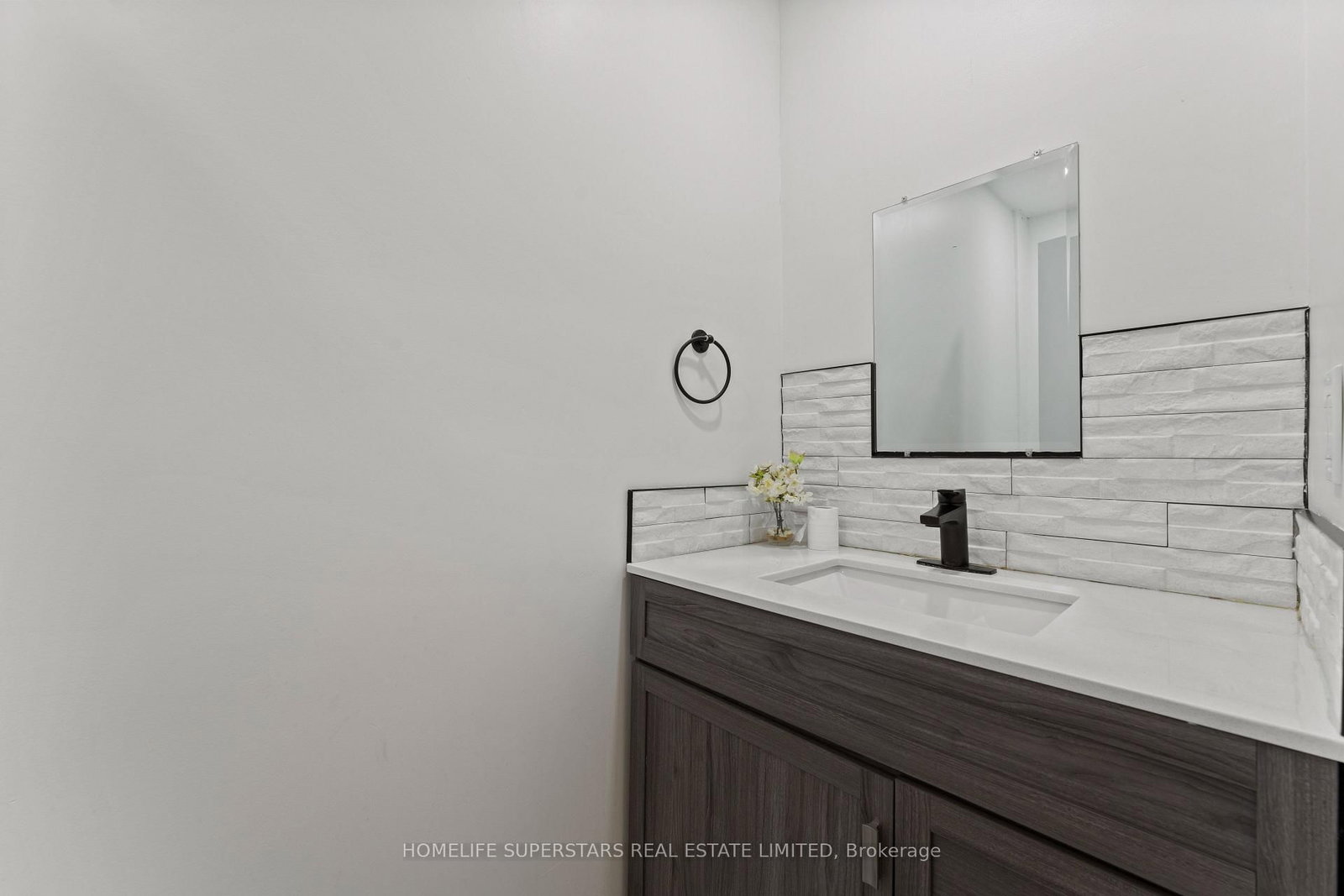 9925 Holly Crescent • Windsor, ON photo 27