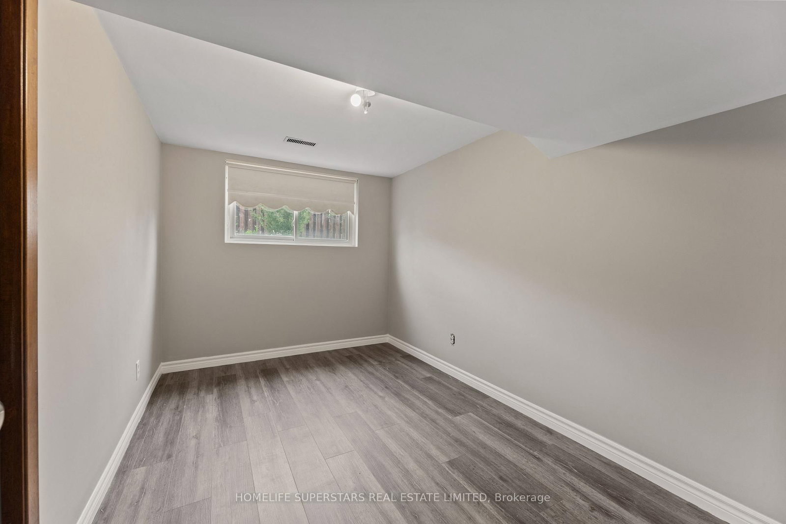 9925 Holly Crescent • Windsor, ON photo 31