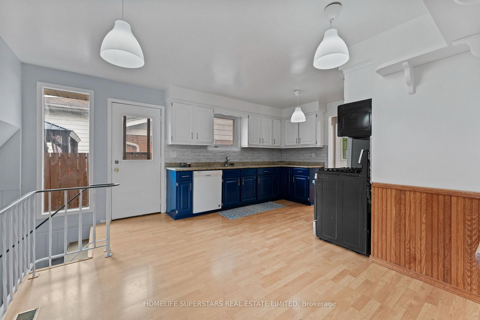 9925 Holly Crescent • Windsor, ON photo 34