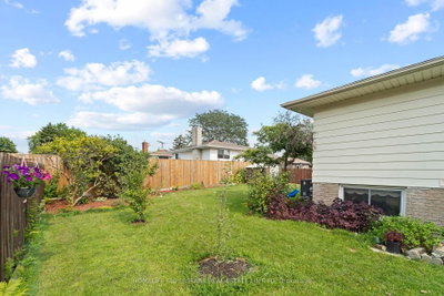 9925 Holly Crescent • Windsor, ON photo 4