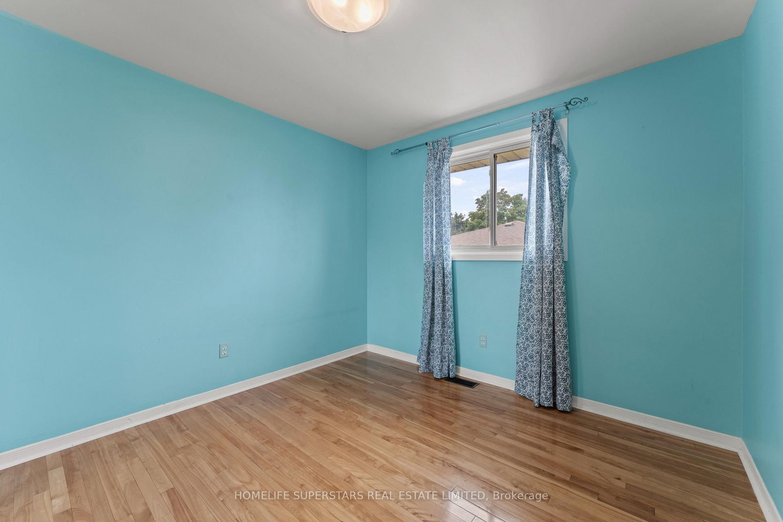 9925 Holly Crescent • Windsor, ON photo 40