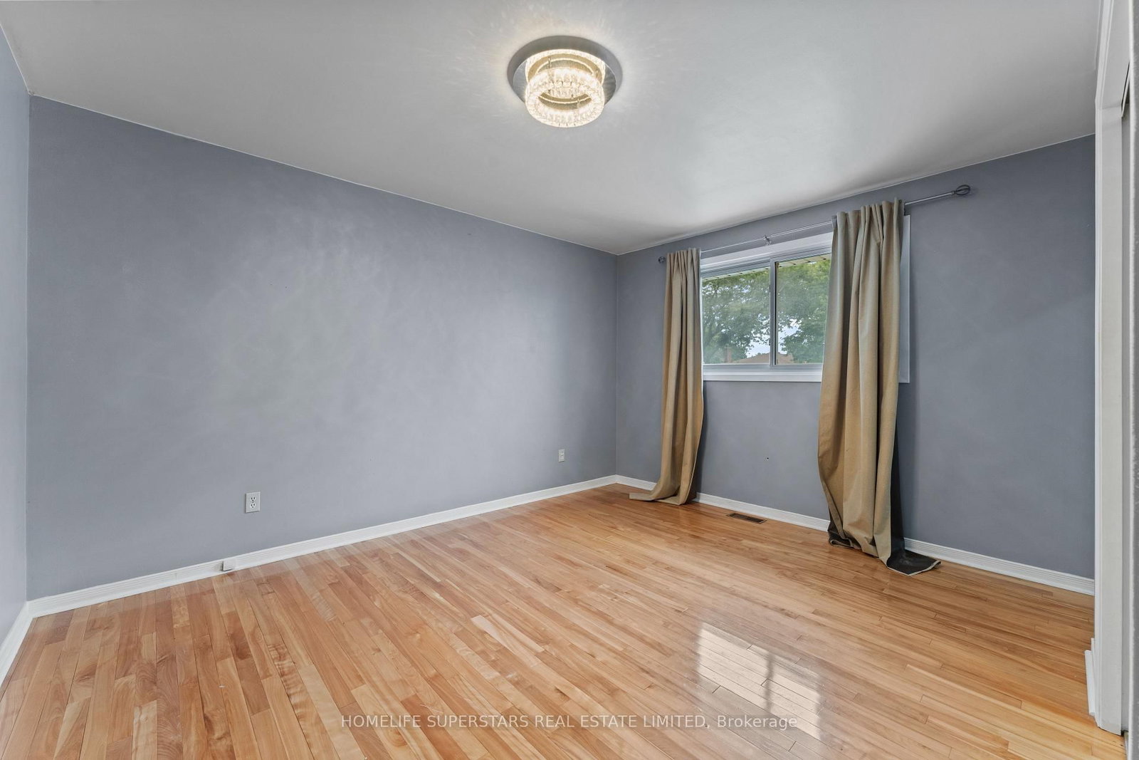 9925 Holly Crescent • Windsor, ON photo 42