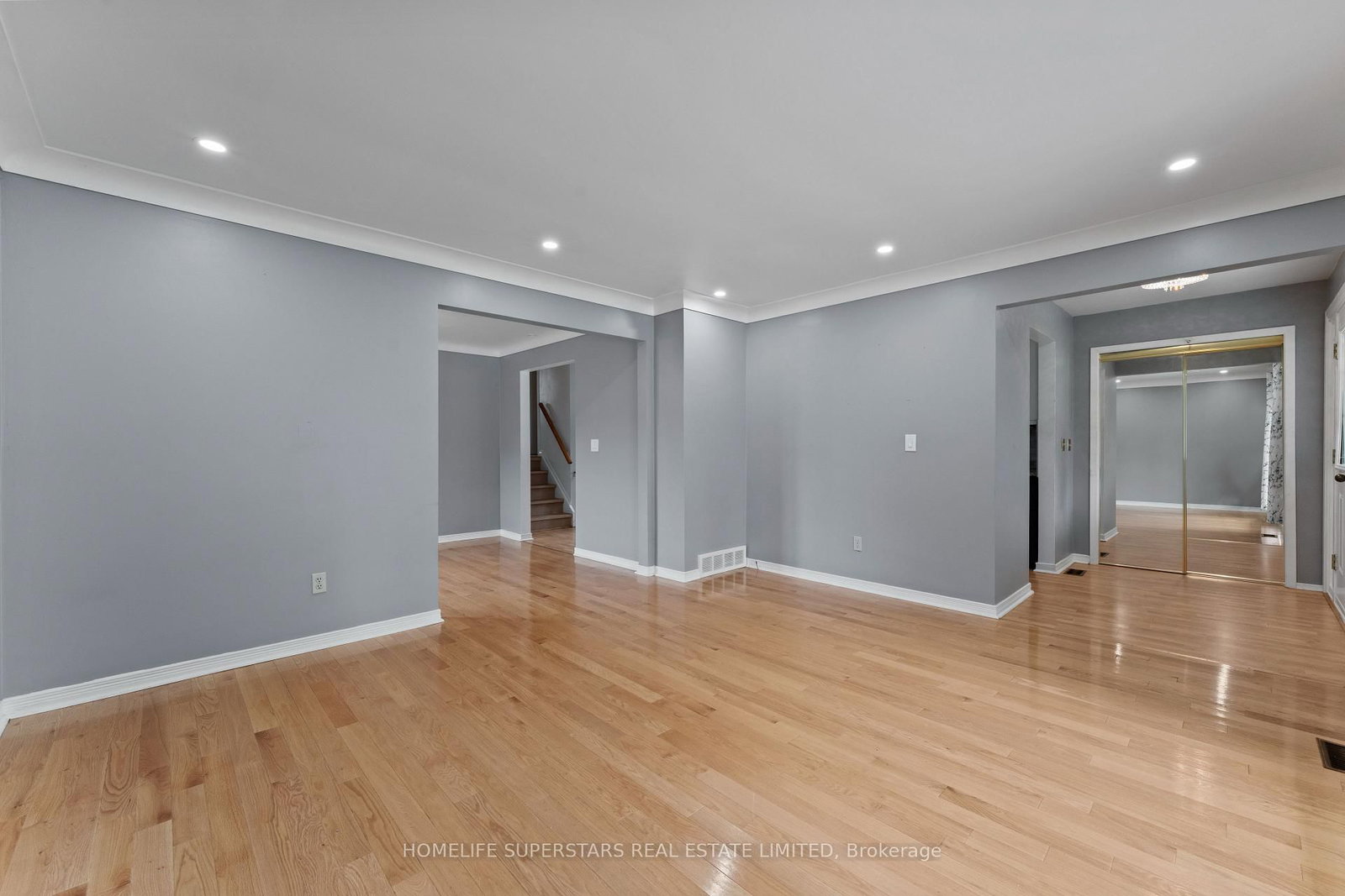 9925 Holly Crescent • Windsor, ON photo 45