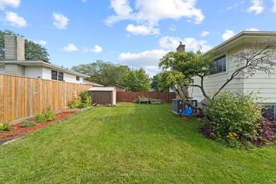 9925 Holly Crescent • Windsor, ON photo 5