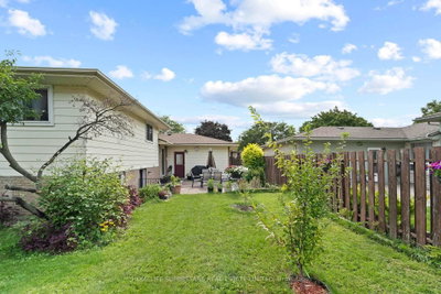 9925 Holly Crescent • Windsor, ON photo 7