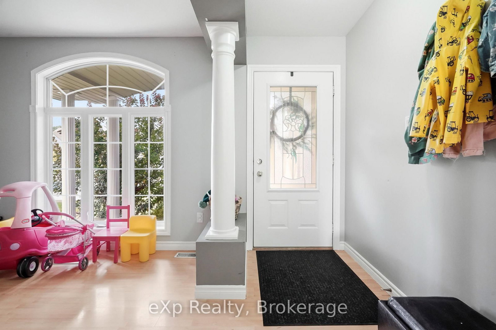 29 Maple Street • Mapleton, ON photo 4