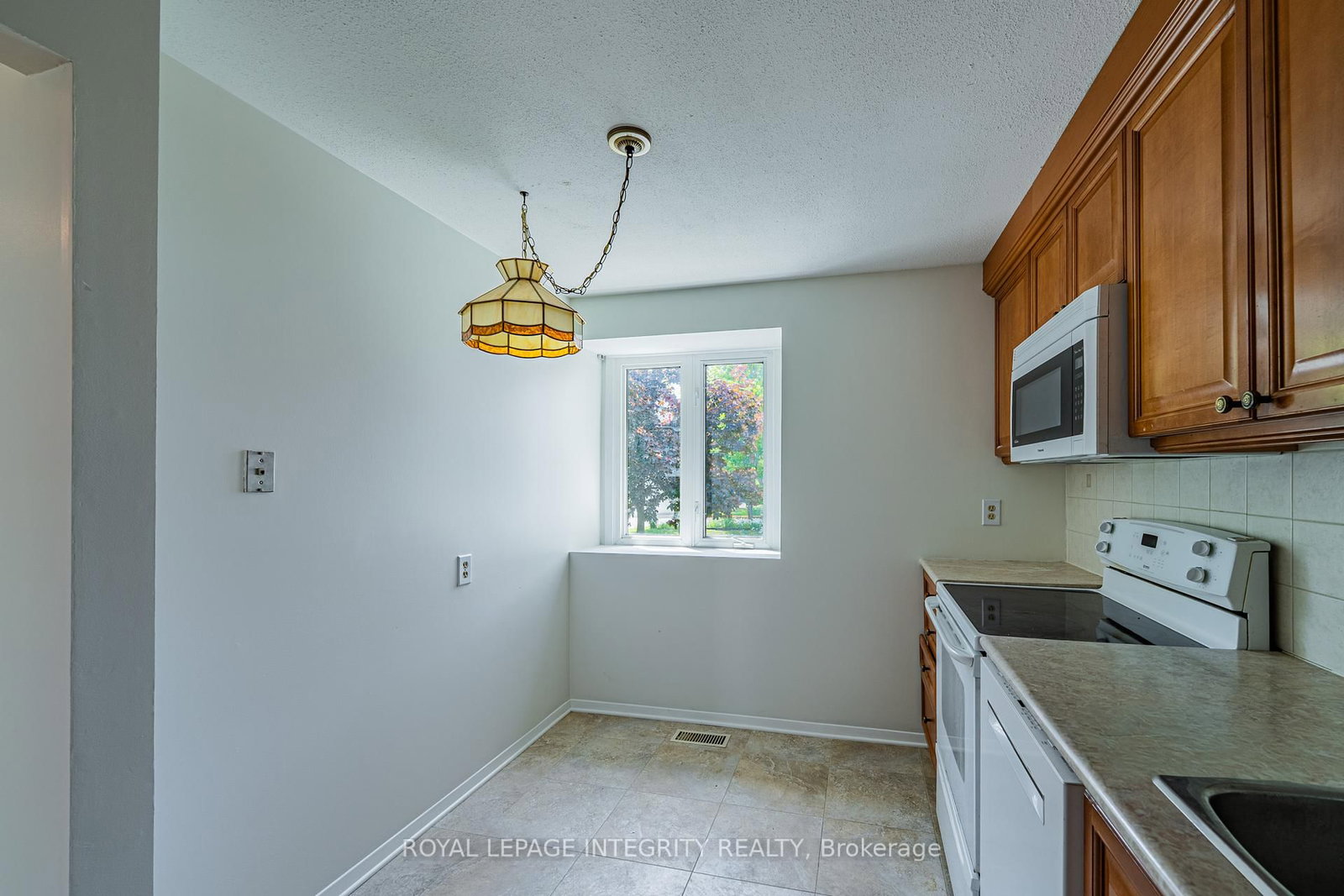32C Benlea Drive • Ottawa, ON photo 5