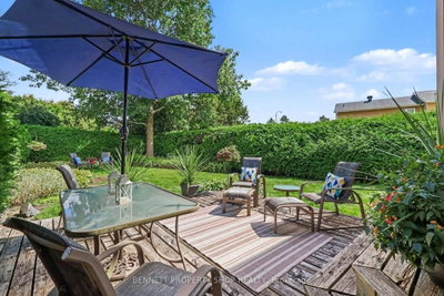44 Farm Gate Crescent • Ottawa, ON photo 2